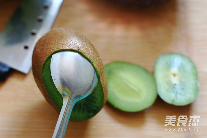 Yogurt Fishing [with Washed Mulberries without Fading, Kiwi Fruit is Dug Out Completely recipe