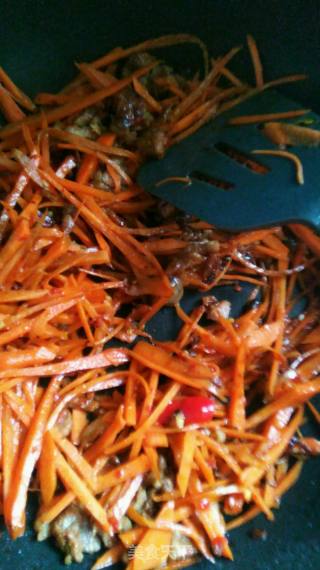 Stir-fried Shredded Carrot with Lean Pork recipe