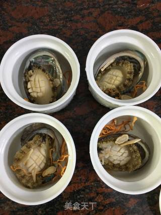 Stewed Abalone with Cordyceps Flower and American Ginseng recipe