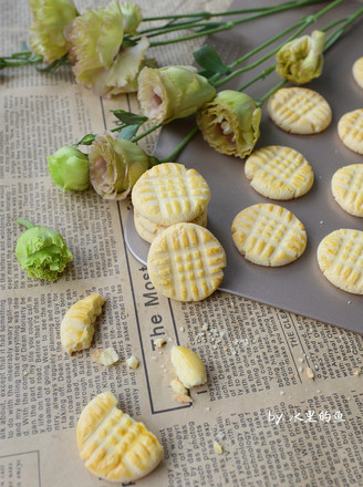 Egg Yolk Puff Biscuits recipe