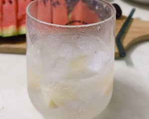 Be Sure to Try this Summer Drink: If You Have A Crush on Peach Blossom Spring, You Will Love It recipe