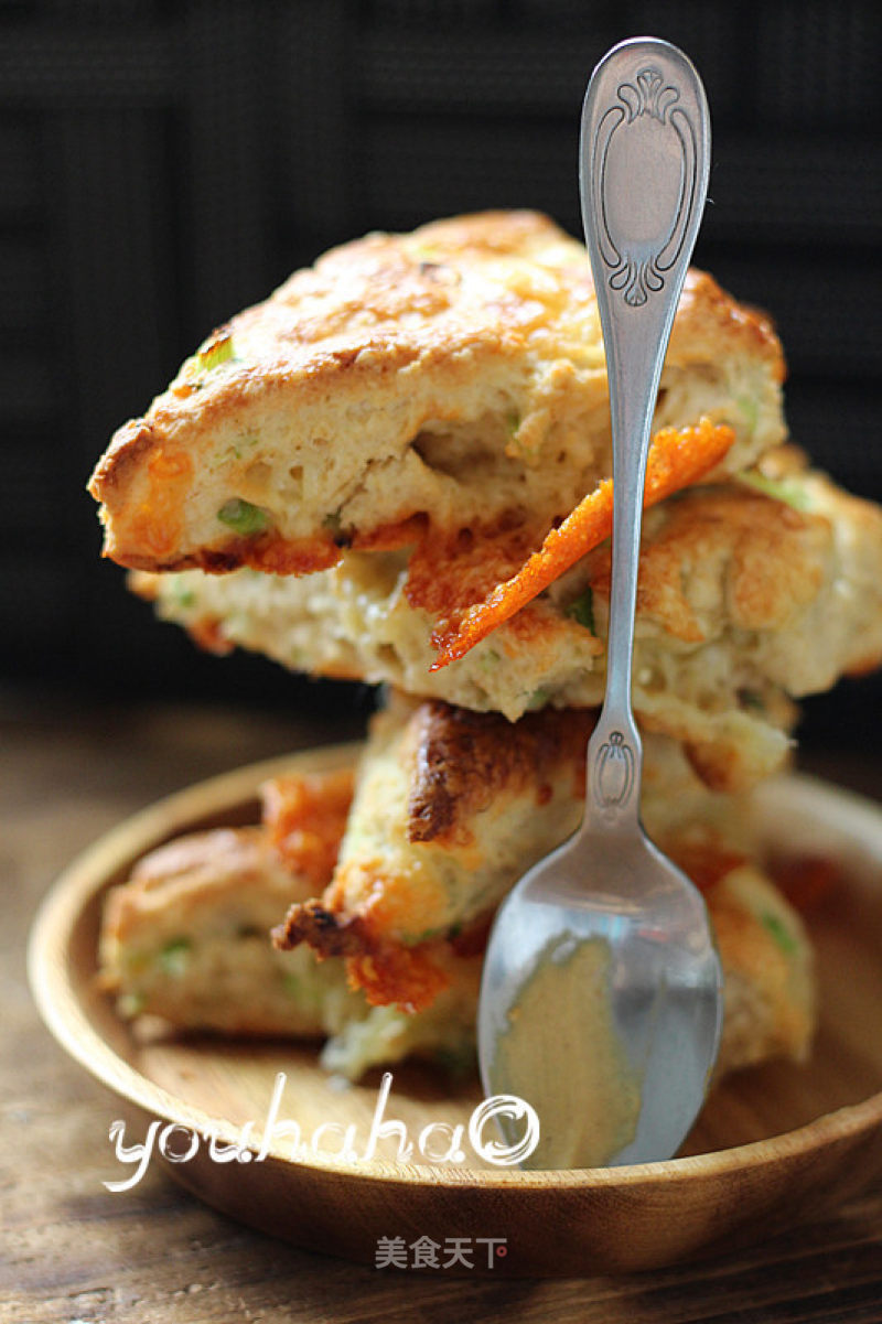 Scallion Cheese Scones