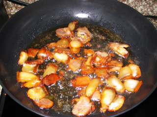 Stir-fried Bacon with Red Cabbage Moss recipe