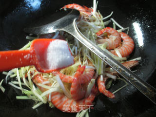 Fried Shrimp with Leek Sprouts recipe