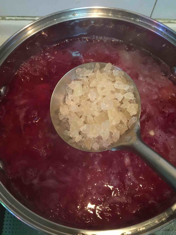 Pineapple Dragon Fruit Saponin Rice Peach Gum White Fungus Soup recipe