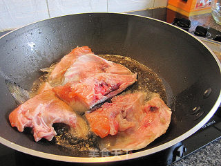 Braised Salmon Head with Tomato Tofu recipe