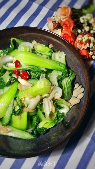 Stir-fried Rape with Shrimp Skin and Lily recipe