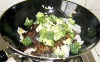 Post-holiday Gastrointestinal Preparation-fried Fungus with Winter Lettuce recipe