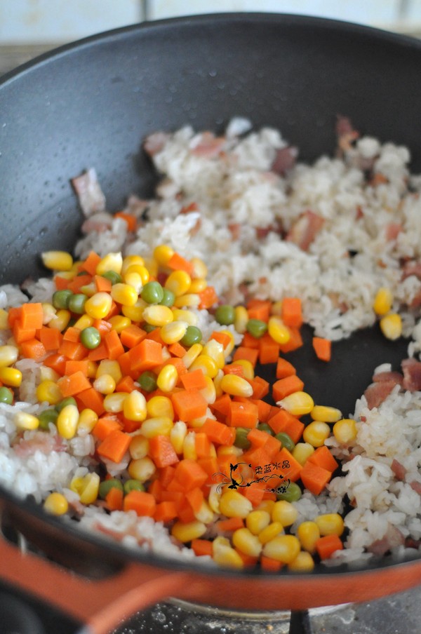 Fried Rice with Bacon and Colorful Vegetables recipe