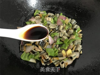 Stir-fried Eel Slices with Green Peppers recipe