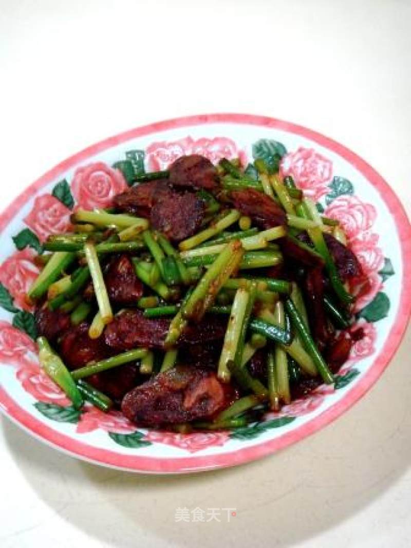 Family Fried "spicy Sausage Stir-fried Garlic Seedlings" recipe