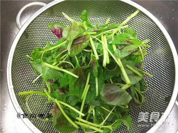 Stir-fried Amaranth with Garlic recipe