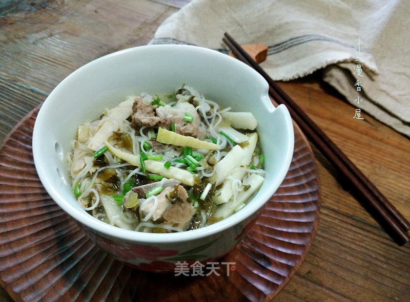 Sauerkraut and Spring Bamboo Shoots Pork Ribs Soup Noodles recipe