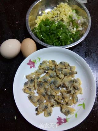 Fried Eggs with Clams recipe