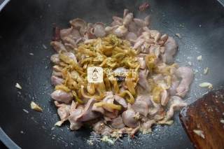 Stir-fried Chicken with Mustard and Parsley recipe