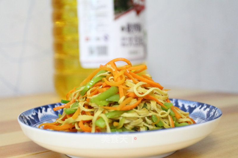 Home-style Stir-fry: Stir-fried Shredded Carrot with Bean Curd recipe