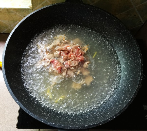 Wolfberry Leaf Rolled Pork Miscellaneous Soup recipe