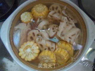 Autumn Anti-dryness Decoction-big Bone Lotus Root and Corn Soup recipe
