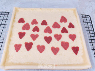 Tanabata Valentine's Day [cheese Cake Roll with Hearts in Love] recipe