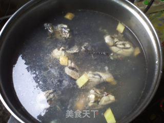 Astragalus and Chinese Wolfberry Black Chicken Soup recipe