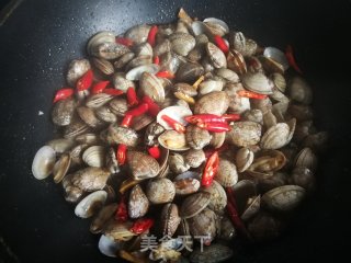 Stir-fried Clams with Sauce recipe