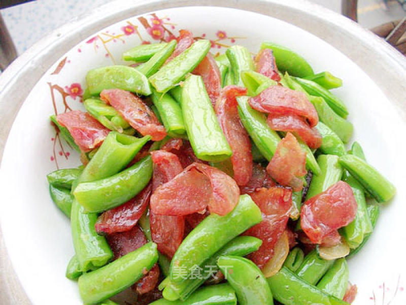 Fried Sausage with Beans in A Bowl recipe