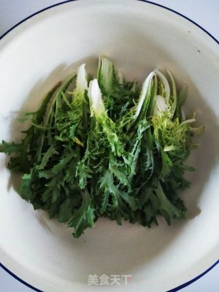Peanuts Mixed with Bitter Chrysanthemum recipe