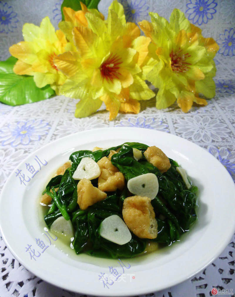 Stir-fried Tofu with Garlic Slices and Fungus recipe