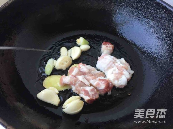 Braised Noodles with Quick Beans recipe