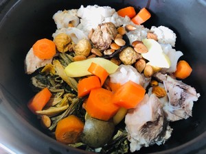 Guangdong Liangtang—nan Bei Apricot and Vegetable Dried Pig's Lung Soup recipe