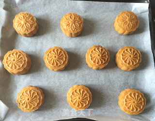 Cantonese Bean Paste Mooncake recipe