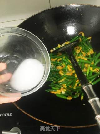 Stir-fried Top Flower Cucumber with Garlic recipe