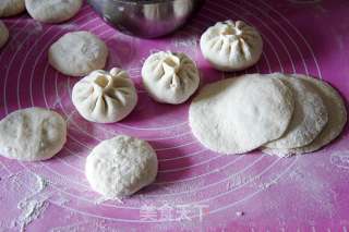 Eleutherococcus Senticosus and Egg Stuffed Fried Buns recipe