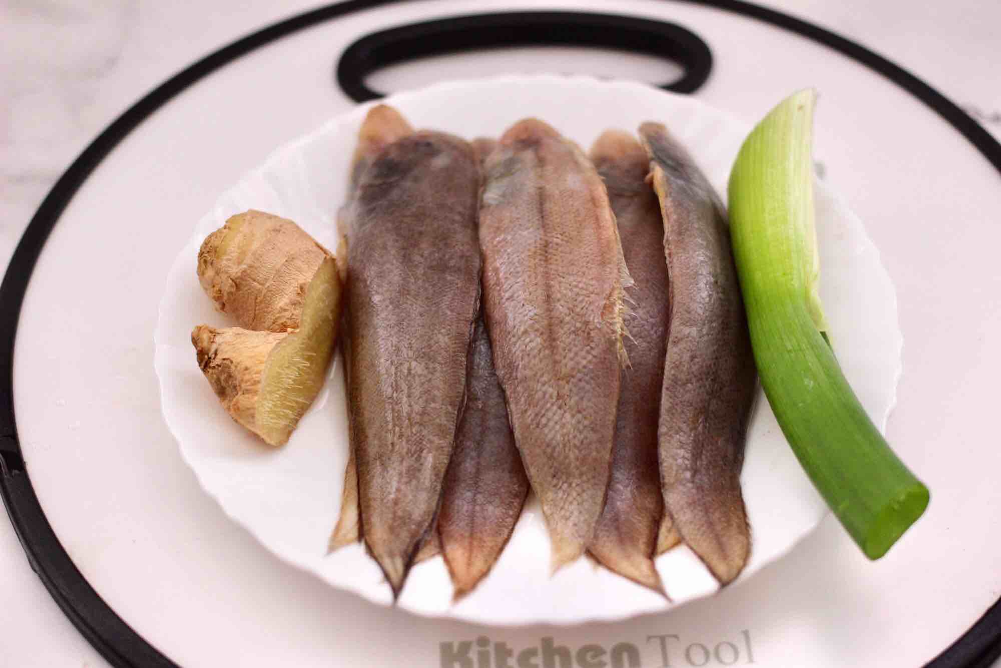 Grilled Tongue Fish with Spicy Sauce recipe