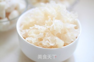 Horseshoe Snow Pear White Fungus Soup recipe