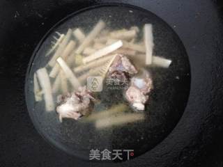 Sauerkraut and Spring Bamboo Shoots Pork Ribs Soup Noodles recipe