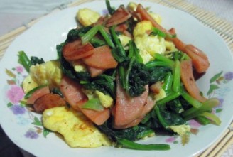 Scrambled Eggs with Spinach Sausage recipe