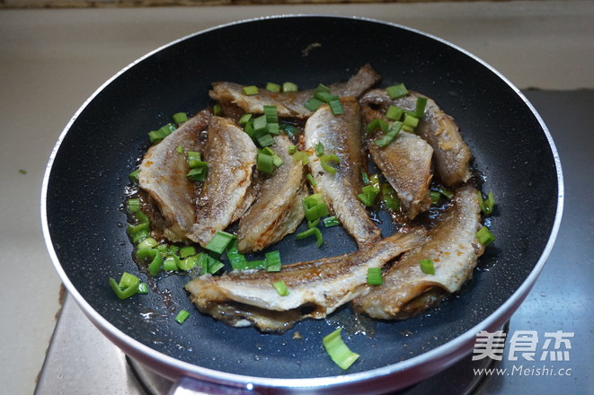 Fried Dried Sea Fish recipe