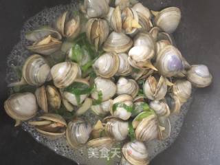 Stir-fried Clams with Ginger and Green Onion recipe