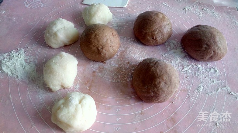 Whole Wheat Cocoa Soft European Buns recipe