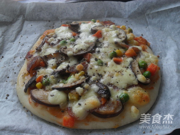 Quick Pizza with Mushrooms, Bacon and Mixed Vegetables recipe