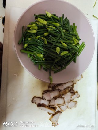 Stir-fried Chinese Chive Hearts with Pork Belly recipe