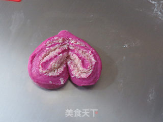 Pink Girl Heart [pitaya Coconut Heart-shaped Bread] recipe