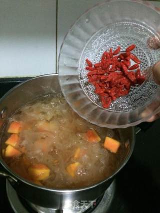 Papaya and Tremella Soup recipe