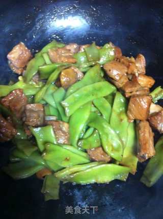 Braised Pork Ribs with Beans recipe