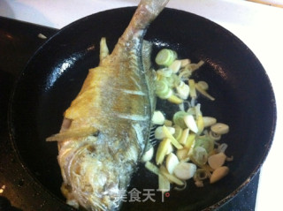 Braised Yellow Croaker (roasted Yellow Croaker) recipe