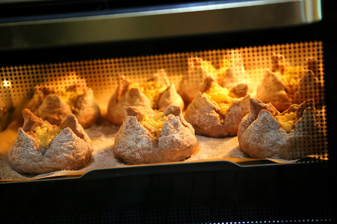 Whole Wheat Cheese Rock Lava Bread recipe
