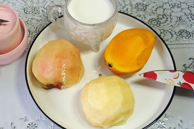 Fresh Peach Mango Milkshake recipe