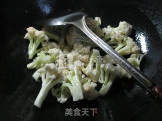 Loofah and Cauliflower Soup with Minced Meat recipe