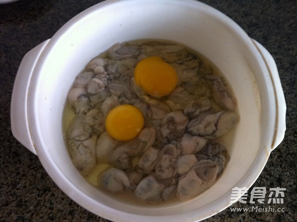 Scrambled Eggs with Sea Oysters recipe
